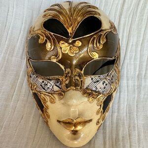 Venetian Gold and Cream Mask